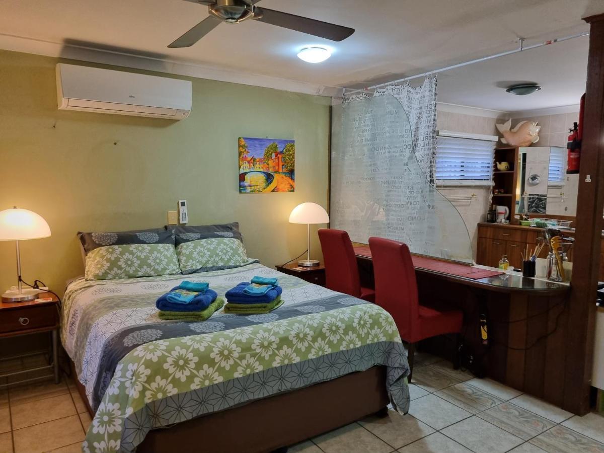 Homestay At Julie'S แคนส์ ภายนอก รูปภาพ